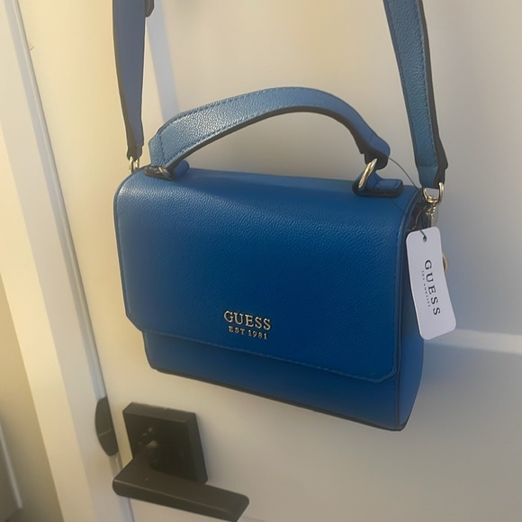Guess purse - Picture 3 of 3